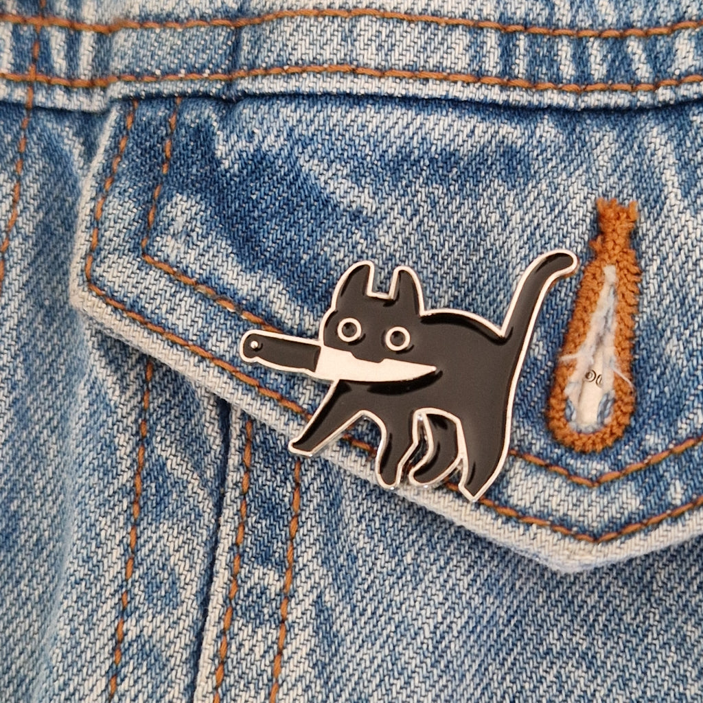Spilla Gatto Nero con coltello  Minimal