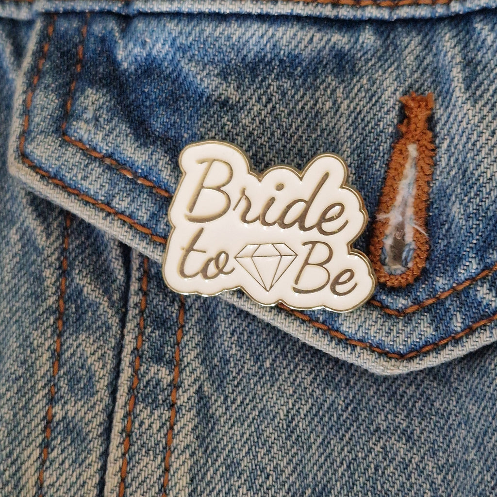 Spilla Sposa Smaltata "Bride to Be"