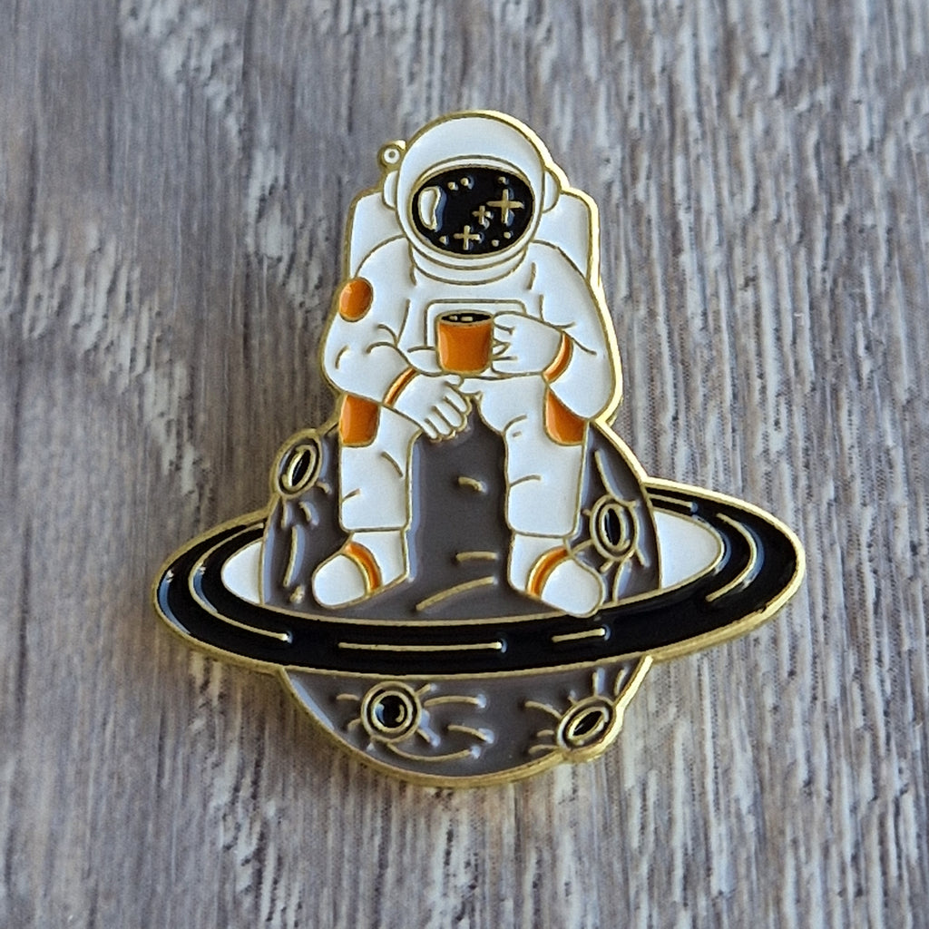 Spilla Astronauta con Caffè su Pianeta