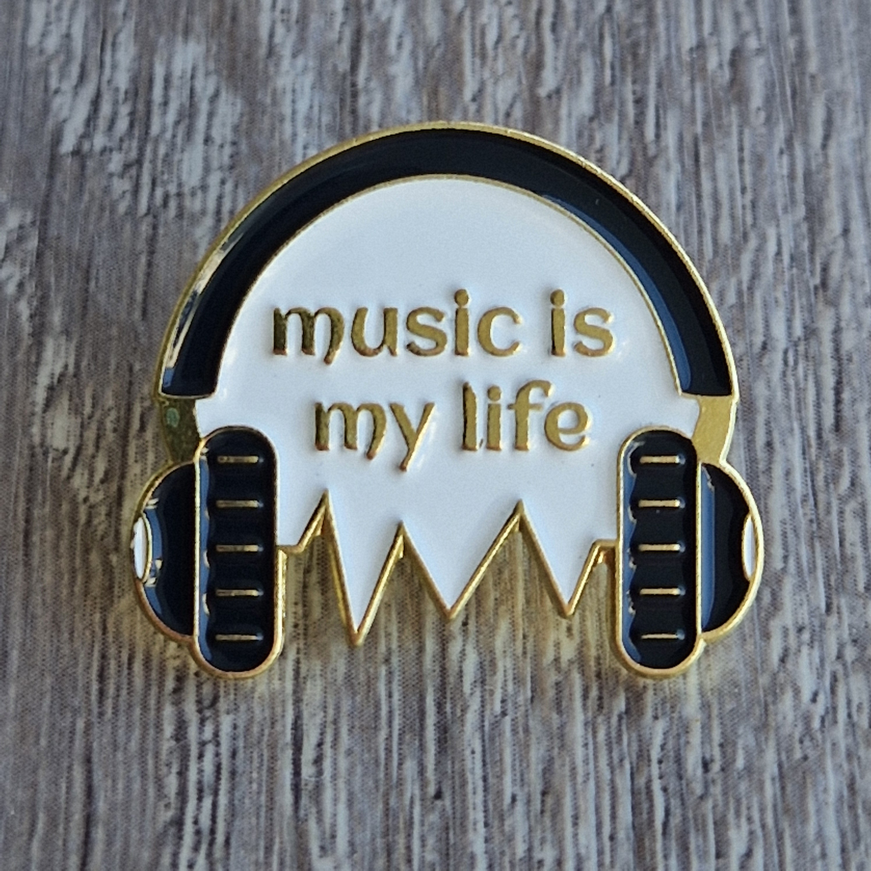 Spilla Smaltata "Music Is My Life"