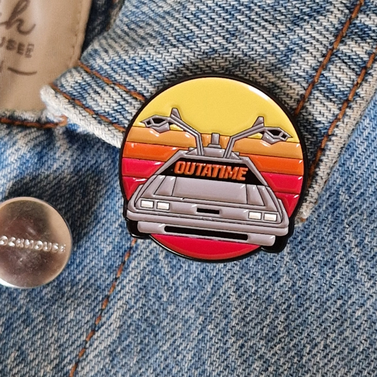 Spilla Smaltata DeLorean OUTATIME