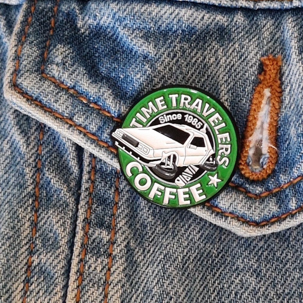 Spilla Smaltata "Time Travelers Coffee