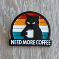Spilla Smaltata Gatto Nero "Need More Coffee"
