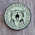 Spilla Smaltata Gatto Stanco "Always Sleepy Club"