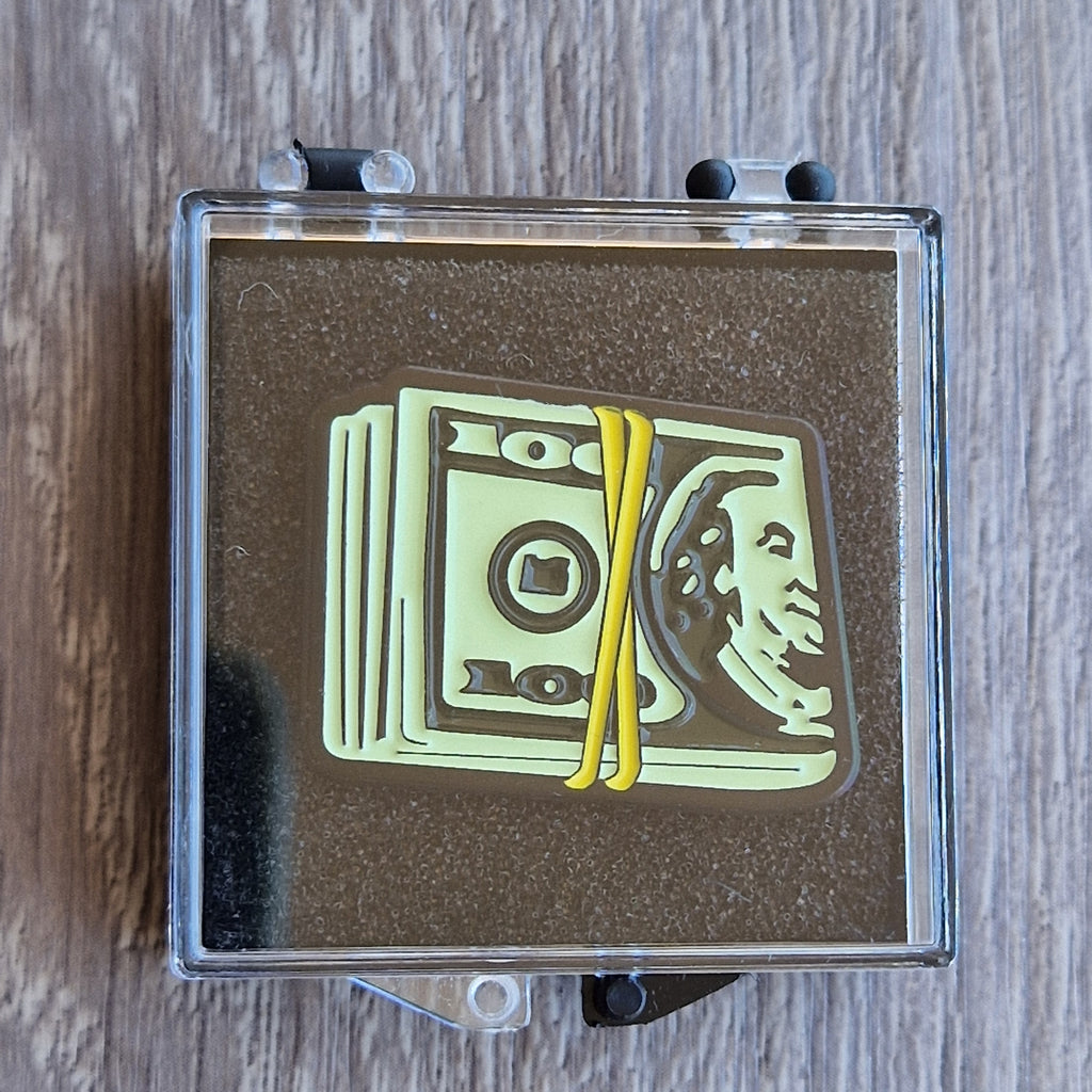 Spilla Smaltata Mazzo di Dollari Box