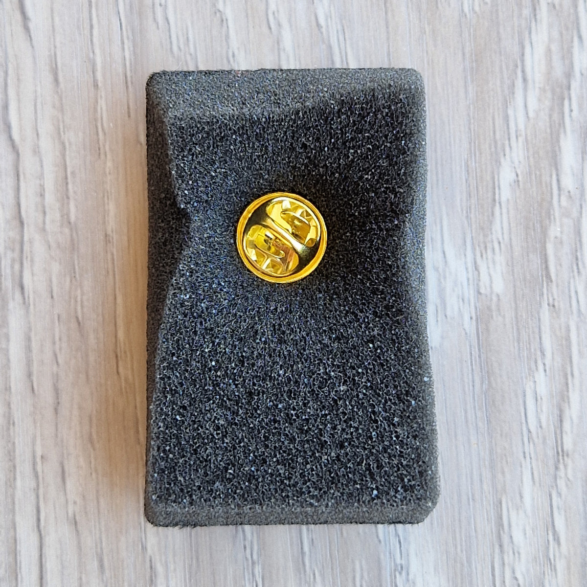 Spilla Smaltata Van Gogh Girasoli e Gatto Nero Box